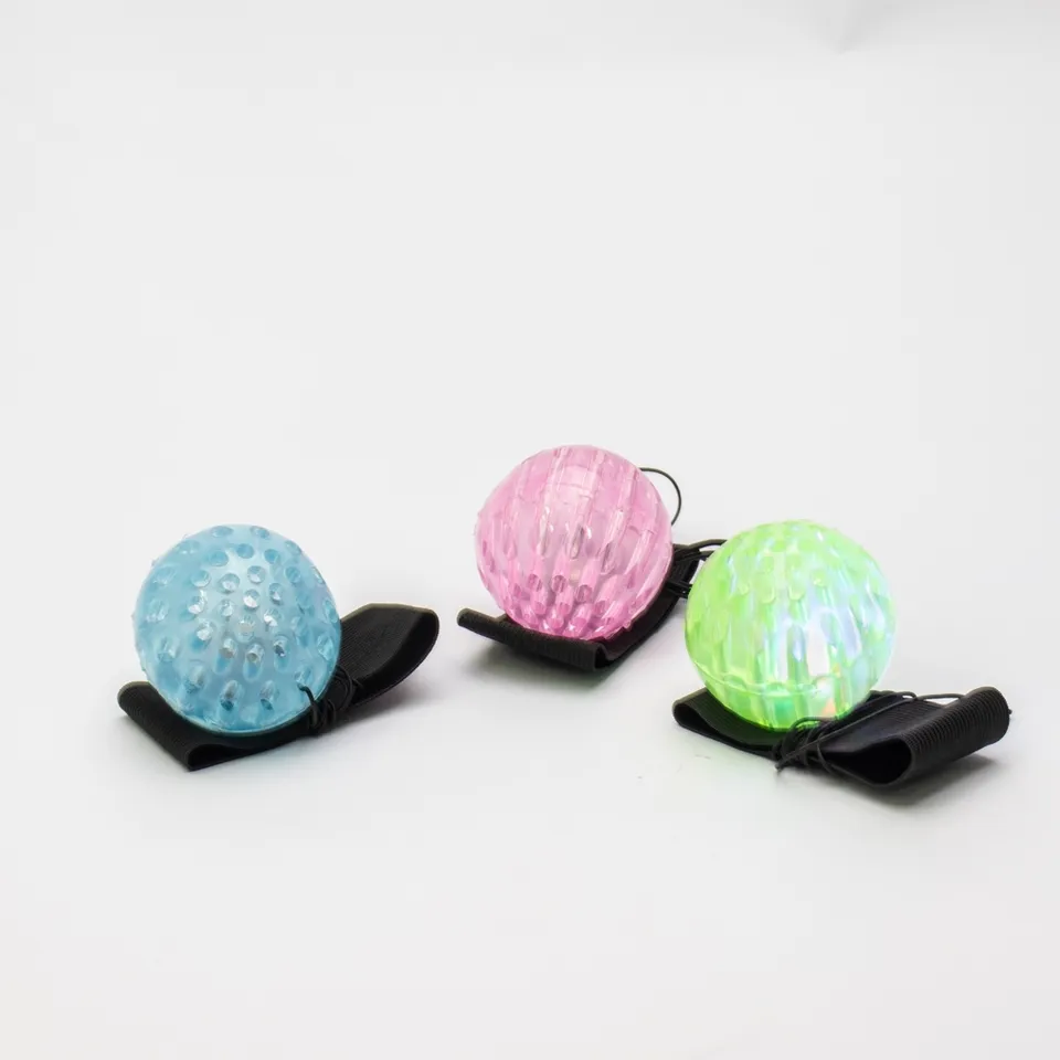 Bola com pulseira vai e vem na cor amarelo