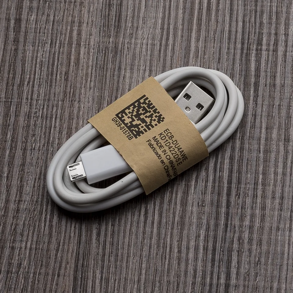 Cabo de dados USB V8 personalizado na cor branco