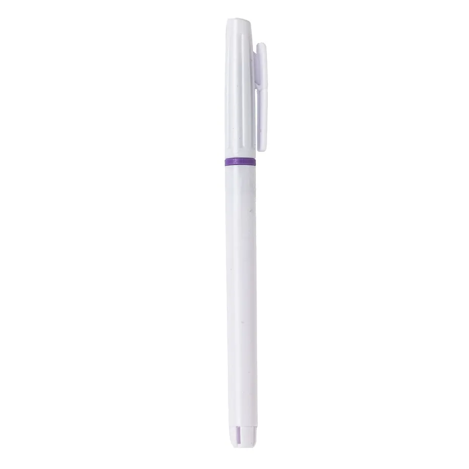 Caneta plástica personalizada com tampa na cor branco
