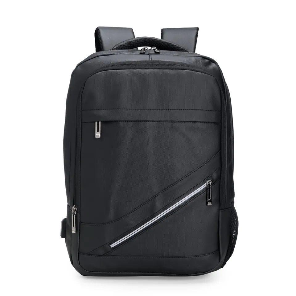Mochila para notebook de couro sintético personalizada 26 litros na cor preto