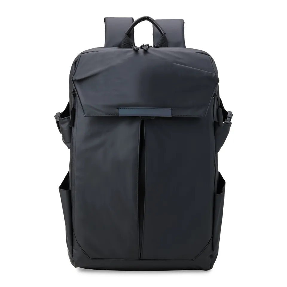 Mochila para notebook de couro sintético personalizada 33 litros na cor preto