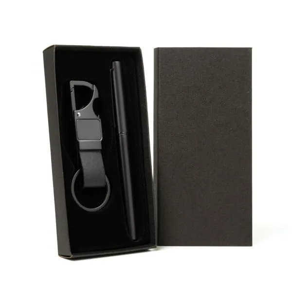 CANETA ROLLER E CHAVEIRO CINZA EM METAL E PU PRETO